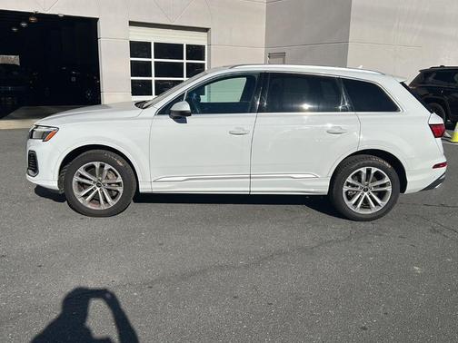 2025 Audi Q7 55 Premium