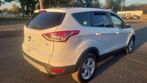 Pearl White 2016 Ford Escape SE