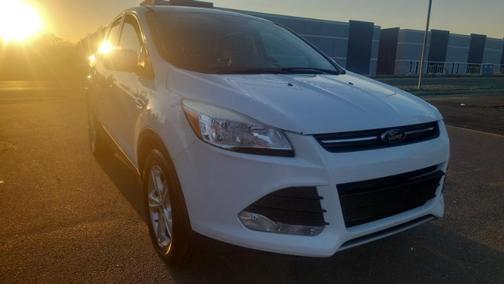 Pearl White 2016 Ford Escape SE