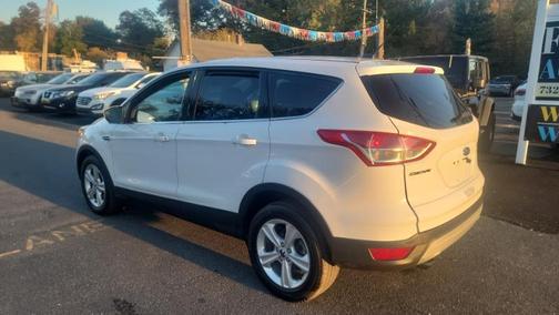 Pearl White 2016 Ford Escape SE