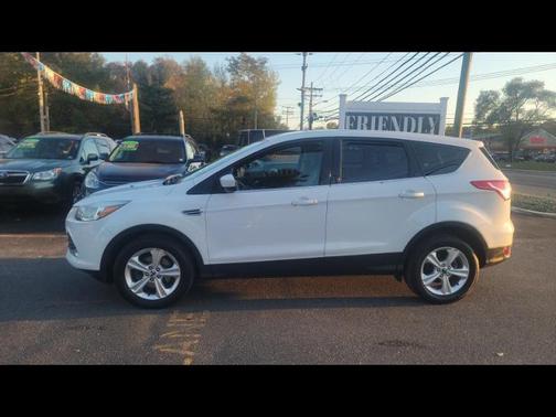 Pearl White 2016 Ford Escape SE