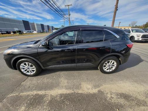 Black 2020 Ford Escape SE