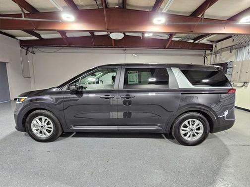 2022 Kia Carnival LXS