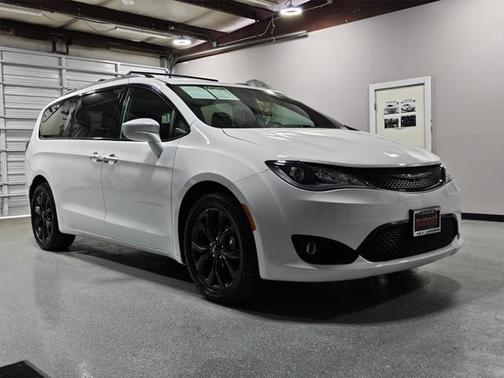 2020 Chrysler Pacifica Touring-L Plus