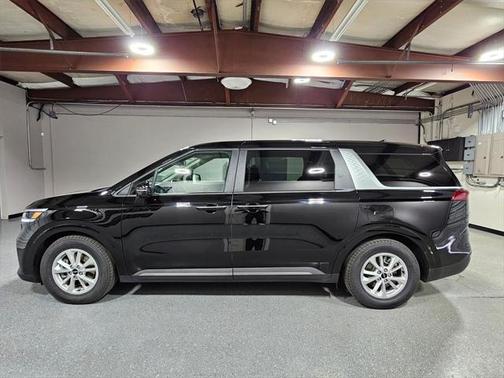 2022 Kia Carnival LXS