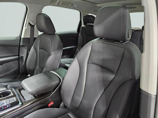 2023 Audi Q7 55 Premium Plus