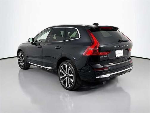 2023 Volvo XC60 B5 Ultimate Bright Theme