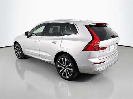 2023 Volvo XC60 B5 Ultimate Bright Theme