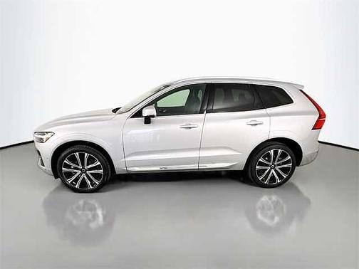 2023 Volvo XC60 B5 Ultimate Bright Theme