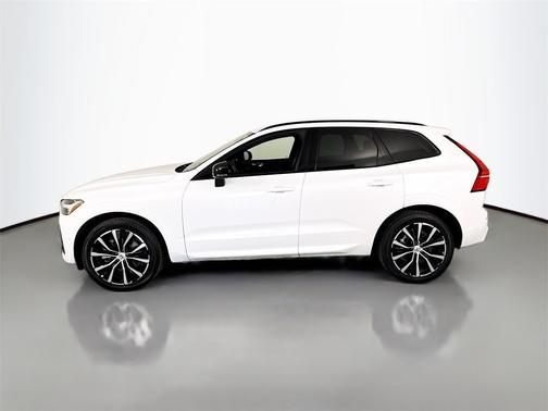 2023 Volvo XC60 B6 Ultimate Dark Theme