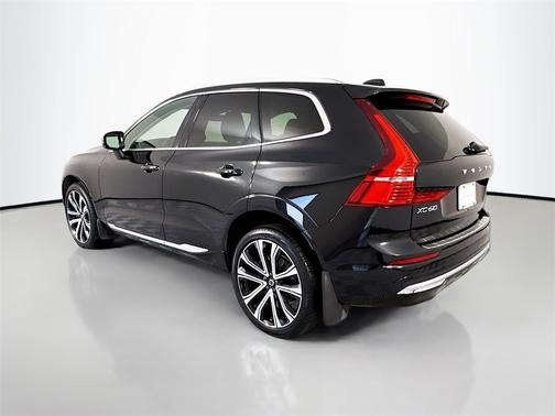 2023 Volvo XC60 B5 Ultimate Bright Theme