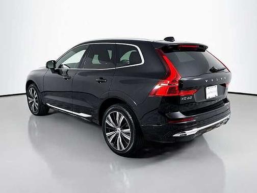 Onyx Black 2023 Volvo XC60 Plus