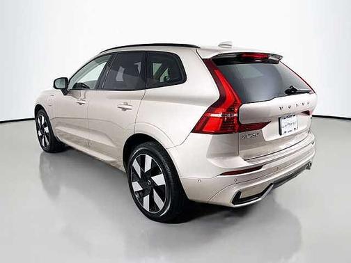 Bright Dusk 2025 Volvo XC60 Plus
