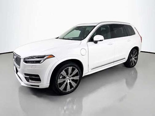 Crystal White 2024 Volvo XC90 Core