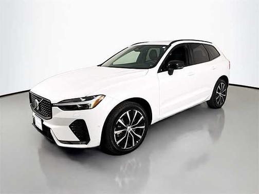 2023 Volvo XC60 B6 Ultimate Dark Theme