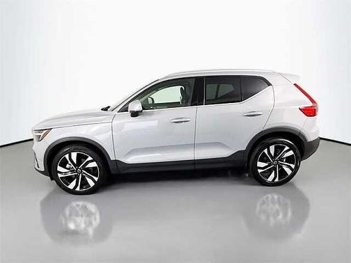 2025 Volvo XC40 Plus