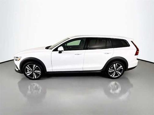 Crystal White 2024 Volvo V60 Cross Country Plus