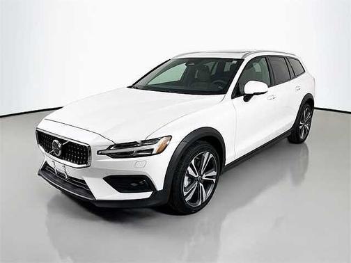 2024 Volvo V60 Cross Country Plus
