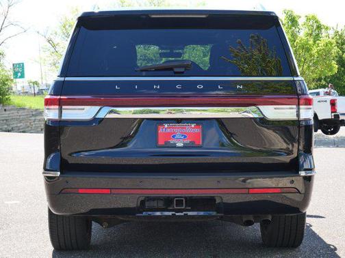 Infinite Black Metallic Clearcoat 2022 Lincoln Navigator Reserve