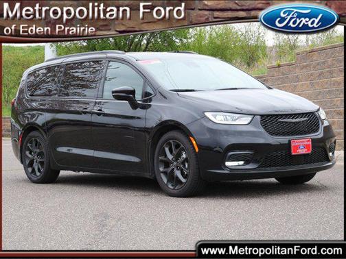 Diamond Black Crystal Pearlcoat 2025 Chrysler Pacifica Limited
