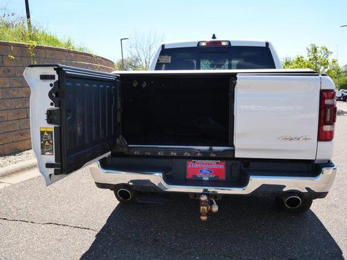 Ivory White Tri-Coat Pearlcoat 2021 RAM 1500 Laramie