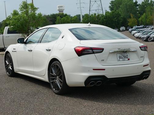 2022 Maserati Ghibli Modena Q4