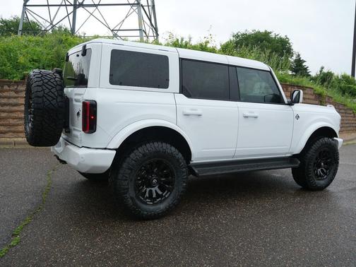 Oxford White 2026 Ford Bronco Outer Banks