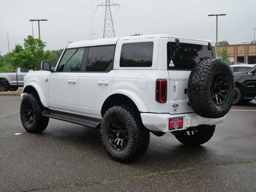 Oxford White 2026 Ford Bronco Outer Banks