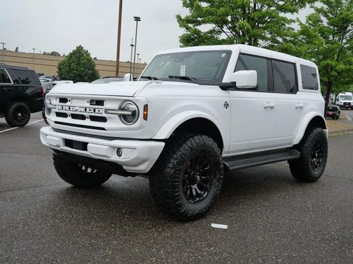 Oxford White 2026 Ford Bronco Outer Banks