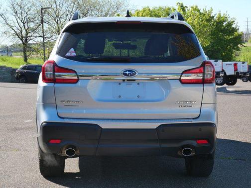 Ice Silver Metallic 2022 Subaru Ascent Limited 8-Passenger