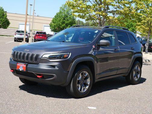Granite Crystal Metallic Clearcoat 2019 Jeep Cherokee Trailhawk