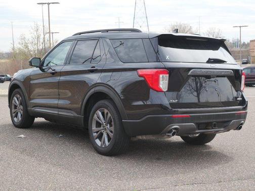 Agate Black Metallic 2022 Ford Explorer XLT