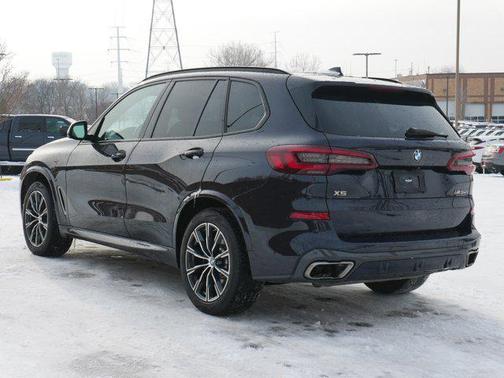 2022 BMW X5 M50i