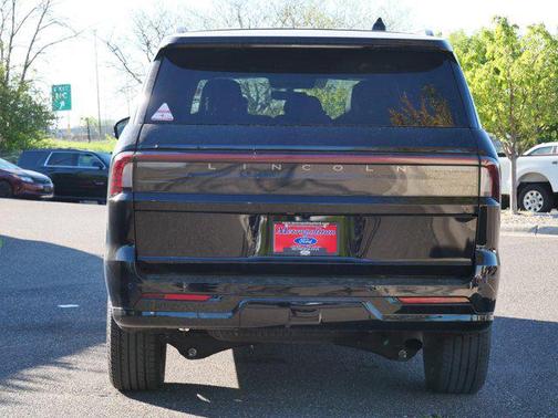 Infinite Black Metallic Clearcoat 2025 Lincoln Navigator Reserve