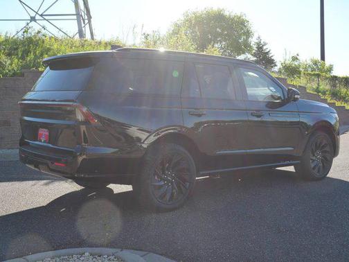 Infinite Black Metallic Clearcoat 2025 Lincoln Navigator Reserve