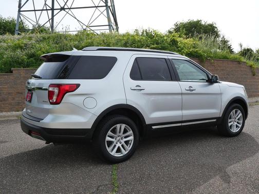 Ingot Silver Metallic 2019 Ford Explorer XLT