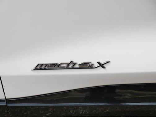 Star White Metallic Tri-Coat 2023 Ford Mustang Mach-E GT