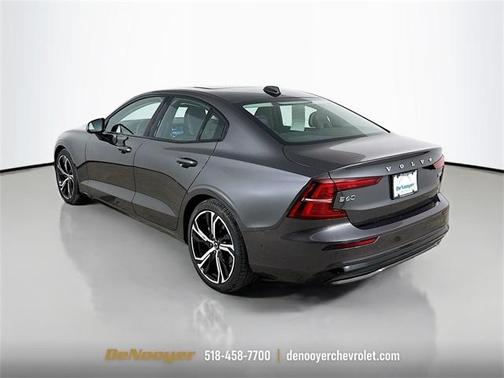 2024 Volvo S60 B5 Ultimate Dark Theme