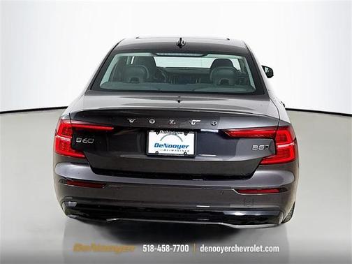 2024 Volvo S60 B5 Ultimate Dark Theme