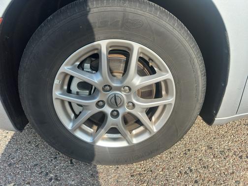 Bright White Clearcoat 2024 Chrysler Pacifica Touring L