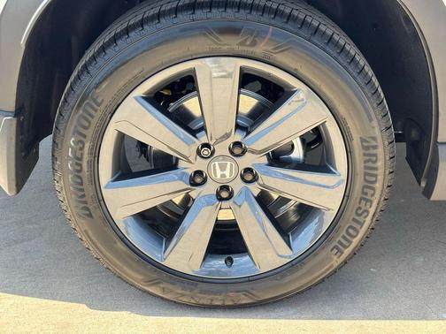 Platinum White Pearl 2026 Honda Pilot Sport