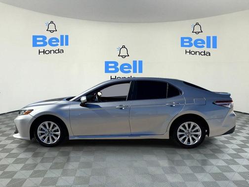 Celestial Silver Metallic 2018 Toyota Camry LE