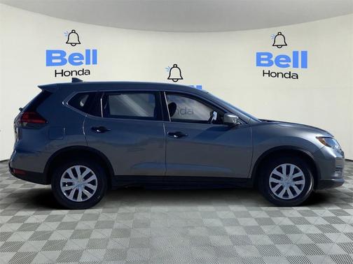 Photo 5 of 34 of 2017 Nissan Rogue S