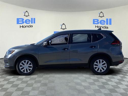 Photo 2 of 34 of 2017 Nissan Rogue S