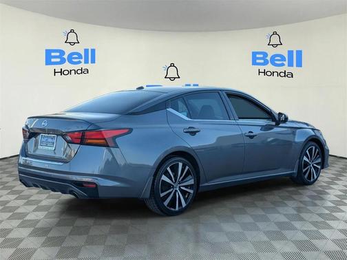 2022 Nissan Altima SR FWD