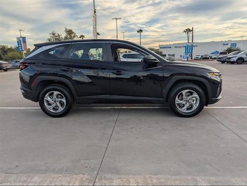 2023 Hyundai TUCSON SE