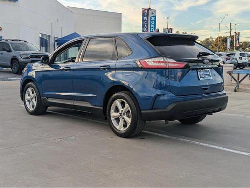 2022 Ford Edge SE