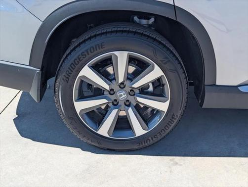 2025 Honda Pilot Touring 8-Passenger