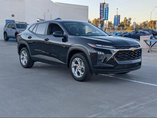 2025 Chevrolet Trax LS