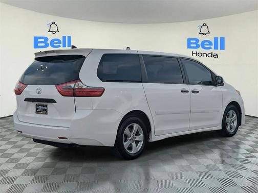 2020 Toyota Sienna SE